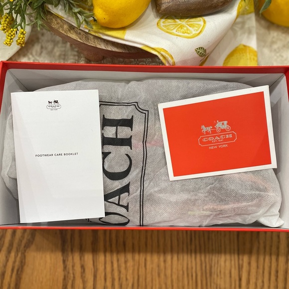 AUTHENTIC COACH, 6.5 medium width, Hibiscus/Ginger color. Paid 179.99 for them. - Picture 6 of 6